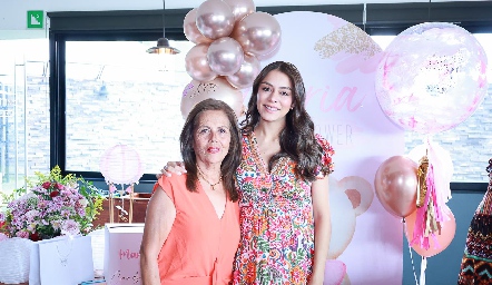  Lucy Olvera con su nuera Paulina Rodríguez.