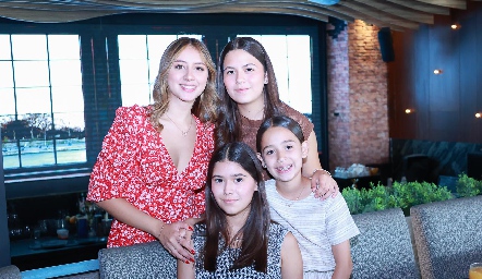 Mariana Gallardo, María Jose, Andrea y Sofía Ramírez.