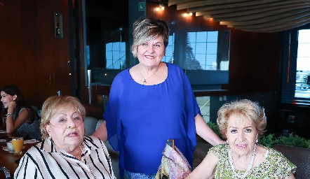  Luz María de Serna, Adela Manzo y Josefina Hernández.