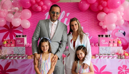  Josué Martínez, Pilar Palomar, Carola y Pilar Martínez.