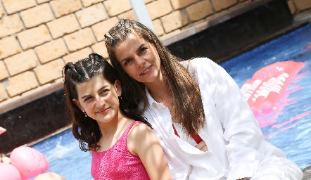  Valentina Martínez y Pili Palomar.