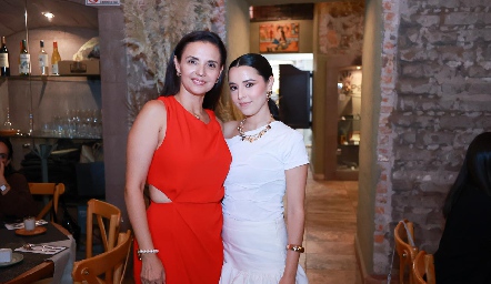  Brenda Aguilar con su mamá Brenda Castillejos.