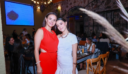  Brenda Aguilar con su mamá Brenda Castillejos.