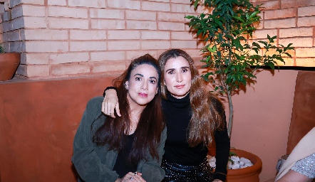 Gaby Martínez Castro y Lourdes Orozco.