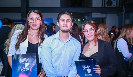  Janet Ibarra, Samuel de la Vega y Carla Faz.