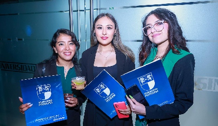  Sandra Aracely, Erika Robledo y Fabiola Acosta.