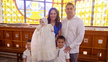  Nallely Zarur, Oscar Luna, Matías Luna y León Luna.