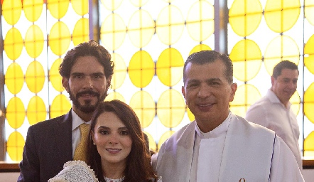  Anuar Zarur, Miriam Ortiz y Padre Rubén Pérez con Anuar Zarur Ortiz.