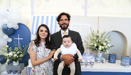  Miriam Ortiz y Anuar Zarur con su hijo Anuar.