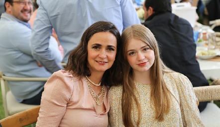 Abril Carrillo y Rocío Loza.