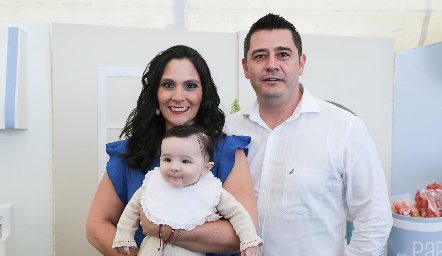  Nayelli Zarur y Oscar Luna con Anuar Zarur.