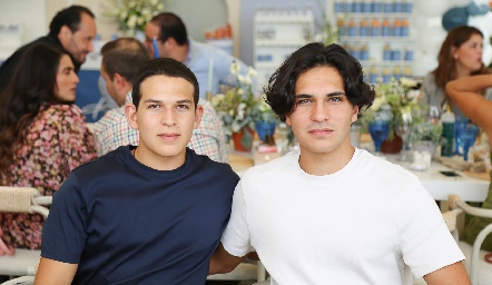  Andrés y José Manuel Assad .