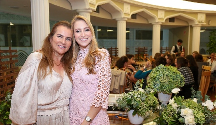  Patricia del Bosque con su nuera Ale Álvarez.