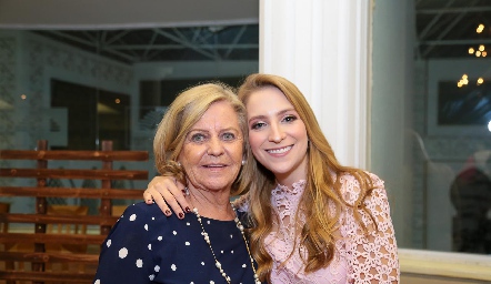  Chela Wagner con su nieta Ale Álvarez.