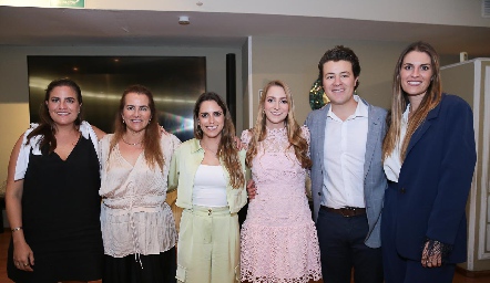  Danitza Lozano, Patricia del Bosque, Paulina Aguirre, Ale Álvarez, Gastón Lozano y Paulet Lozano.