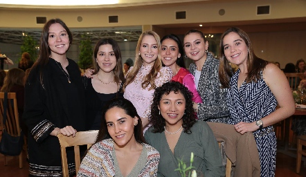  Ale Morales, Gaby de Alba, Ale Álvarez, Con Madrid, Marce Iturriaga, María Meade, Ana Sofía Ayech e Isabella Terramoccia.