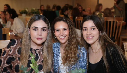  Ana Sofía Stahl, Lucila Andrade y Gaby de Alba.