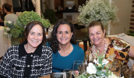  Elizabeth Martínez, Mónica Benavente y Patricia Wagner.