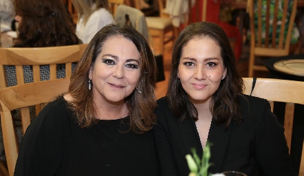  Claudia Álvarez y Ana Belén Solís.