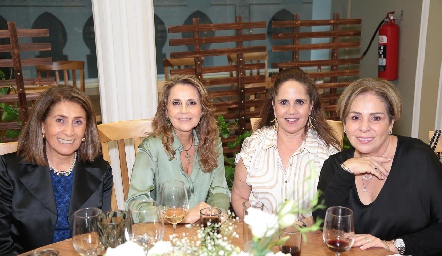  Regina Boelsterli, Anabel Gaviño, Gabriela Payán y Laura Álvarez.
