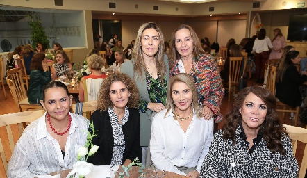  Toyita Villalobos, María Dolores Hernández, Anna Astrid Navarro, Susana Herrera y Raquel Altamirano.