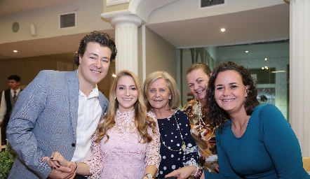  Gastón Lozano, Ale Álvarez, Chela Wagner, Paty Wagner y Mónica Benavente.