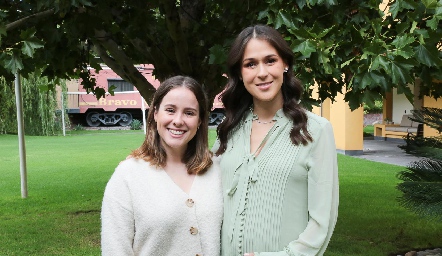  Ana Lucía Esparza y Carmelita Del Valle.