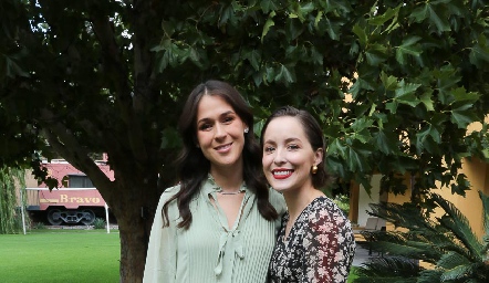  Carmelita Del Valle y Laura Bravo.