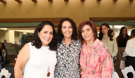  Laura Rodríguez, Sandra Correa y Adriana Sánchez.