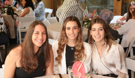  Gaby Stevens, Mari Del Valle y Fer Del Valle.