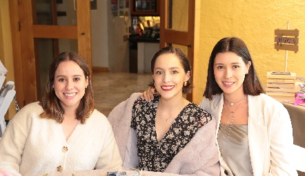  Ana Lucía Esparza, Laura Bravo y Montse Del Valle.