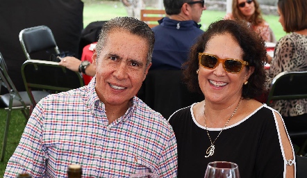  Héctor Hinojosa y Beatriz Treviño.