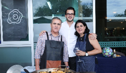 Eduardo Gómez, Eduardo Gómez y Cynthia Sánchez.