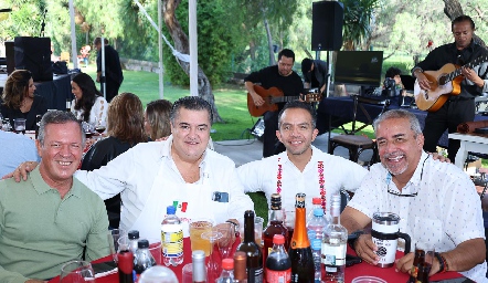  Jorge Del Valle, Nico Mina, Gallito y Chavo Espinosa.