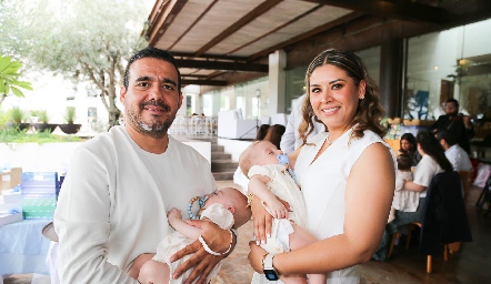  Rogelio Flores, Liz González, Bruno y Franco González.