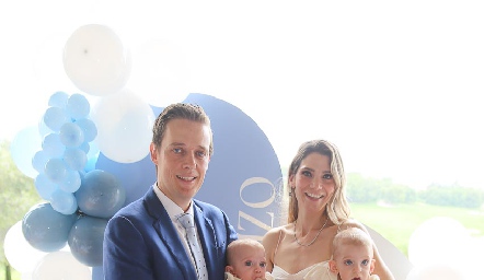  José Carlos González e Ingrid Nito con sus hijos Franco y Bruno.