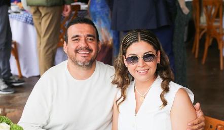  Rogelio Flores y Liz González.