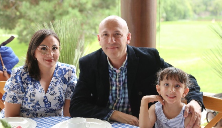  Elisa García, Jorge Luis García y Carla Sofía Rivera.