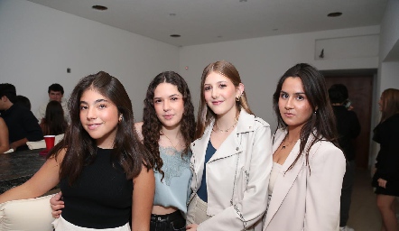  Paulina Acebo, Mariel Álvarez, Miranda Gutiérrez y Vale Aguilar.