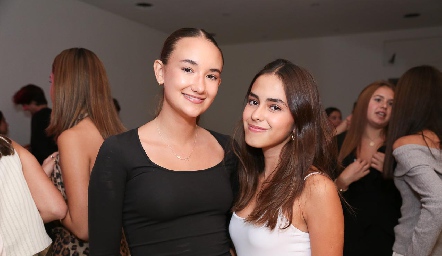  Isabella Vázquez y Loretta Castanedo.