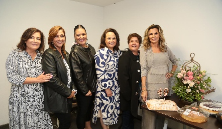  Beatriz Rojas, Conchita González, Carmen Herrera, Coco Leos, Mónica Berlanga y Bertha Barragán, organizadoras de la reunión de ex alumnas.