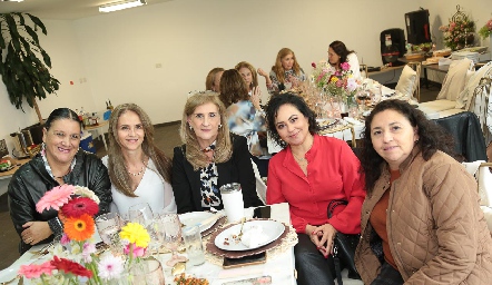  Carmen Herrera, Marcela Álvarez Tostado, Luzma Mejía, Rebeca Flores y Lupita González.