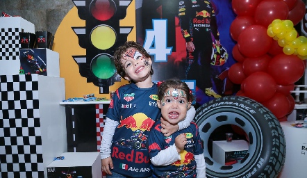  Alejandro Mejía y Ana Lucía Mejía.