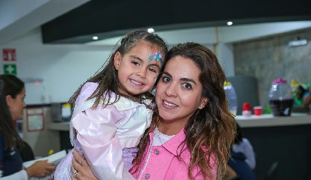  Macarena Almazán y Fernanda Castillo.