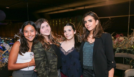  María Rodríguez, Mariana Lozano, Isa Hernández y María Abaroa.