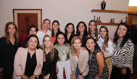  Lorena Lozano con sus primas Lozano.