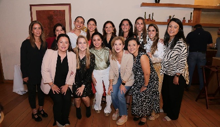  Lorena Lozano con las primas Lozano.