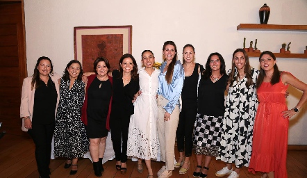  Lorena Lozano con sus primas Lozano.