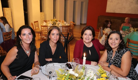  Nuria Lozano, Georgina Benavente, Margaret Lozano y Martha Pérez.