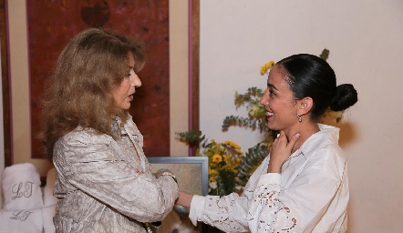  Elsa Castro y Lorena Lozano.